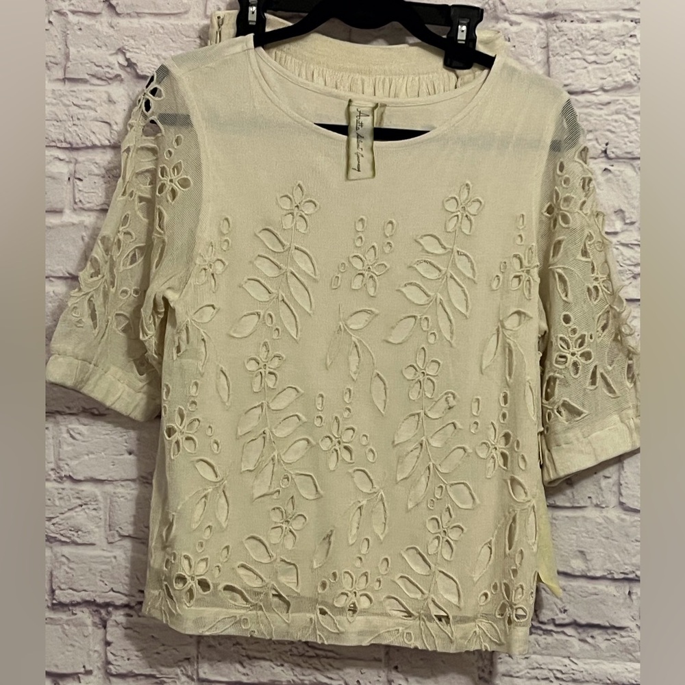 0877.   Aratta Cream Floral Pattern Cut Out 2 Piece Set